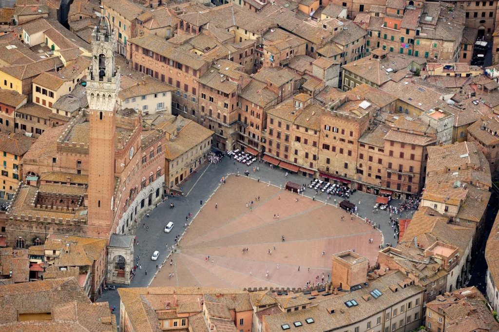 Piazza del Campo day trip to Siena